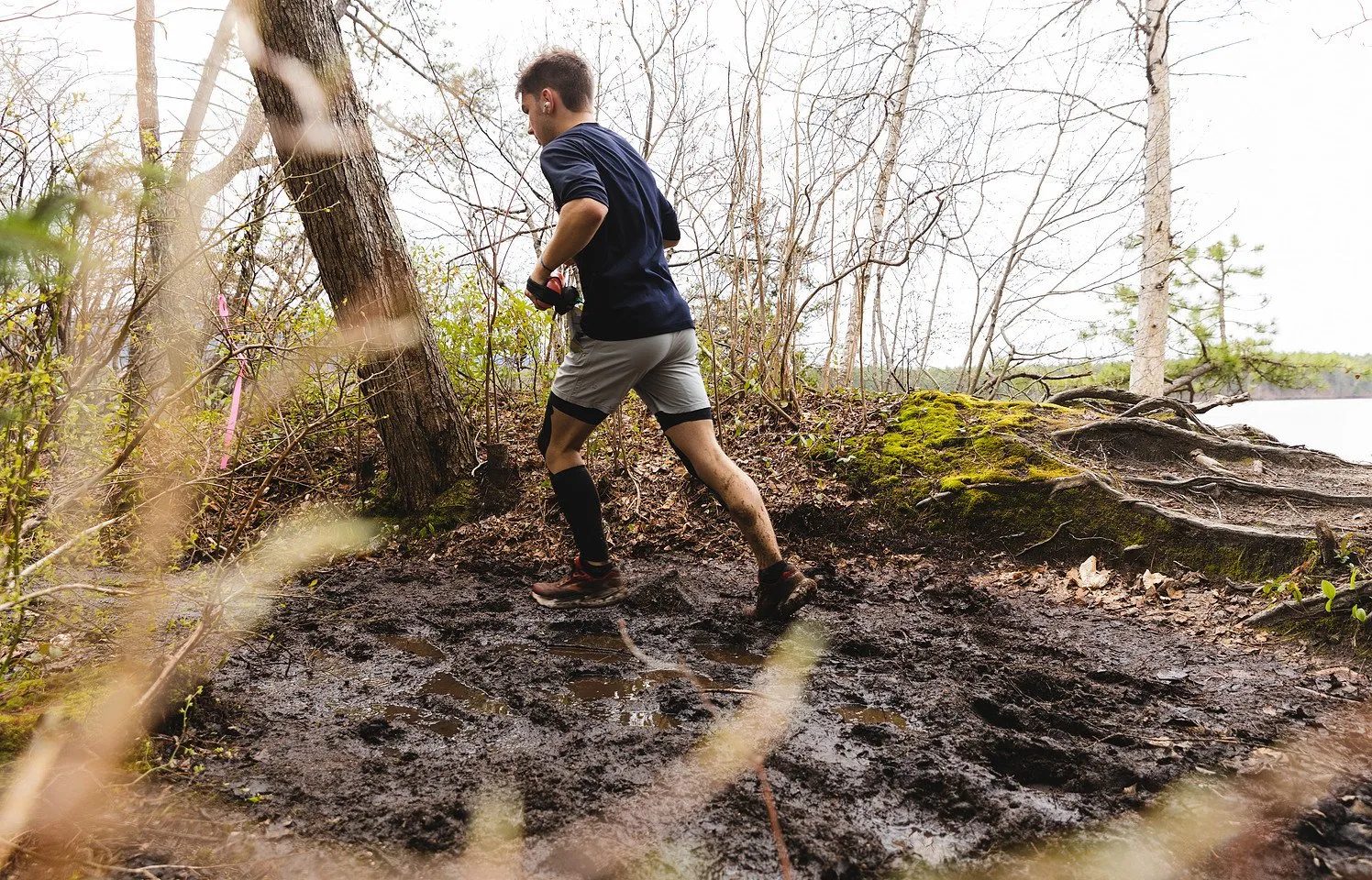 A runner through the mud along the lake