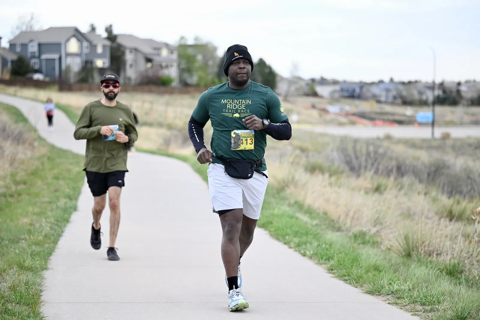 Runners climbing through the Highlands Ranch hills