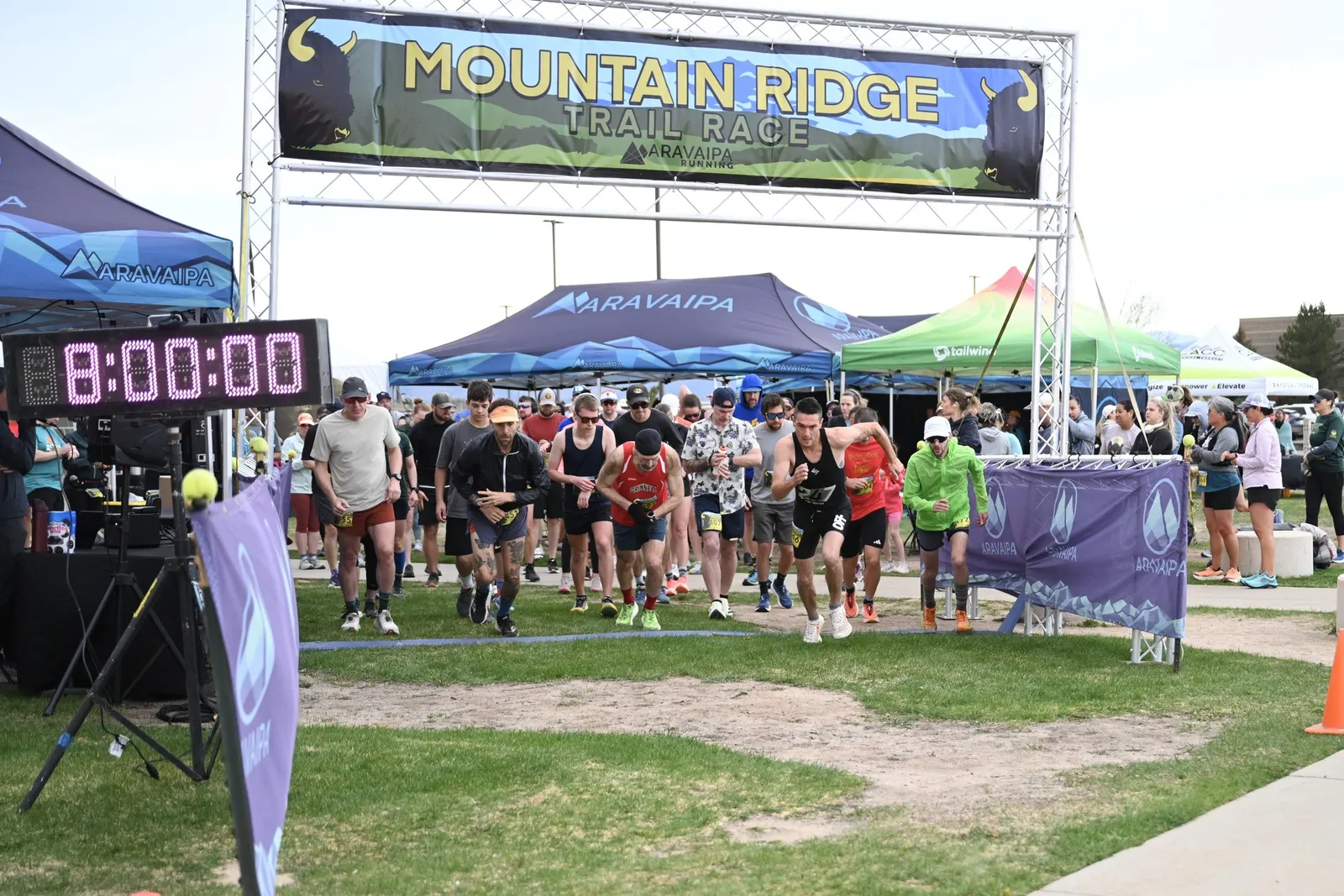 The 8:00 start under the Mountain Ridge arch